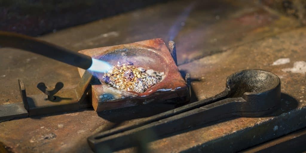 What You Need To Know About Handmade Versus Cast Jewellery
