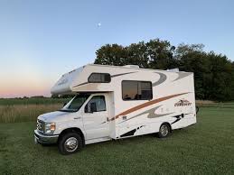 RV Travel Guide: All You Need to Know About Traveling by RV