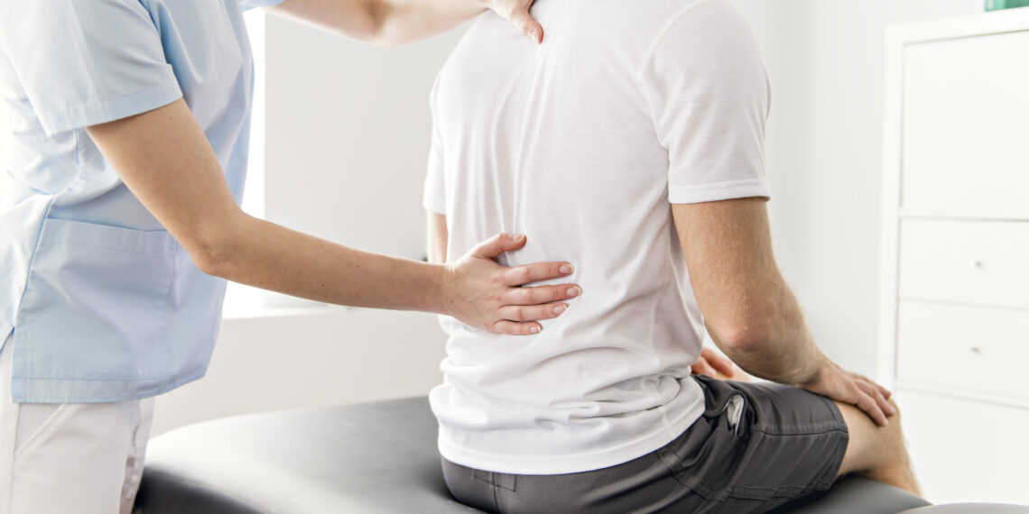 5 Signs That You Should See a Chiropractor