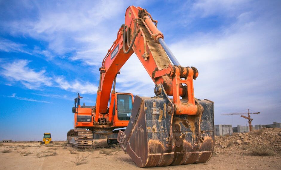 Big Business Items to Move? What You Need to Know About Heavy Equipment Haulage