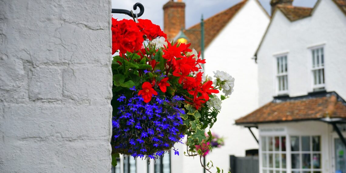 5 Attractive Tips for Beautiful Flower Shop Exterior Design