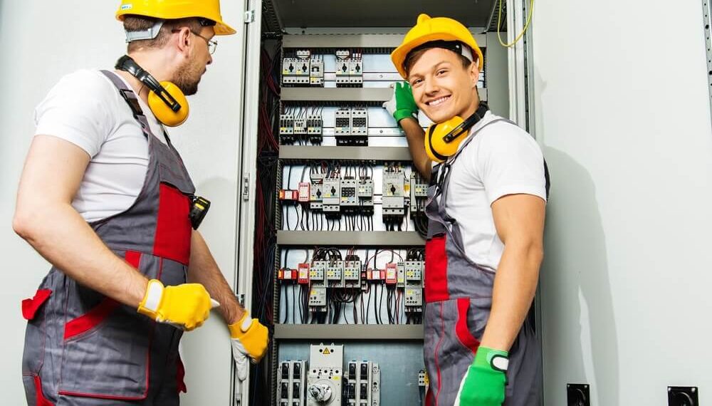 5 reasons you should hire an licensed electrician from reputed service