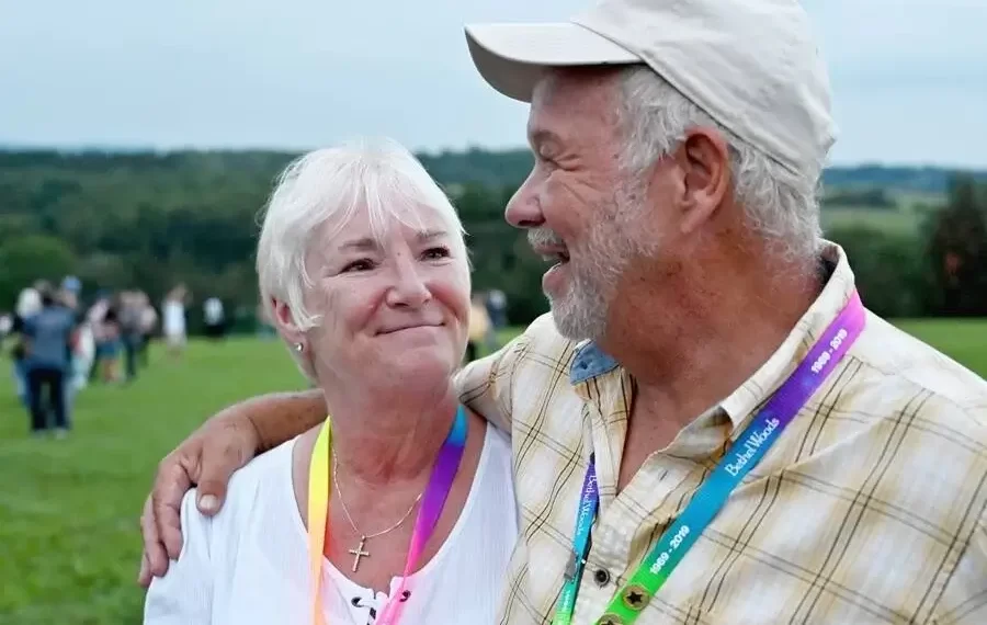 Meet the Iconic Couple from the Woodstock Album Co - Tymoff