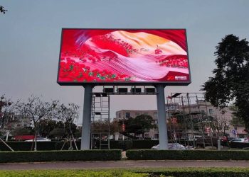 Outdoor SMD Screens vs. Traditional Displays: Which One is Better?