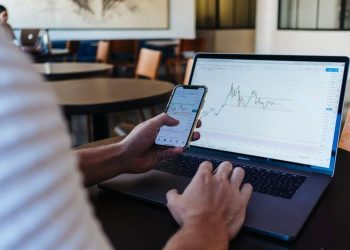 Boosting Productivity in Trading: Tools and Workflow Optimization