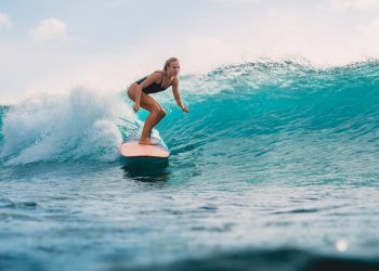 Surf Lessons: A Complete Guide to Learning How to Surf Safely and Confidently
