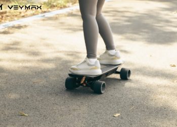 High Speed Electric Skateboard for Extreme Riding Experience  