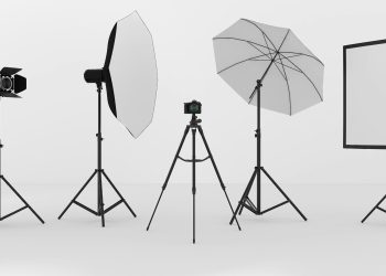 Carbon Fiber vs. Standard Light Stands: A Creator’s Guide