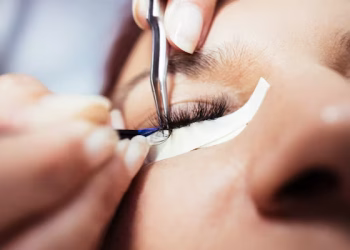 eyelash extension