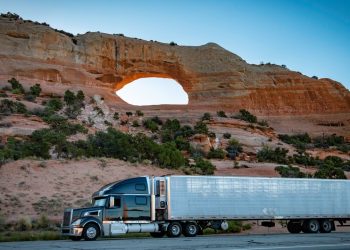 Commercial Fleets on Arizona Highways: How Trucking Companies Build a Defense