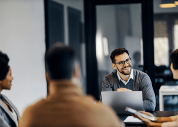 How Entrepreneurs Can Use Guest Content to Build a Credible Online Presence